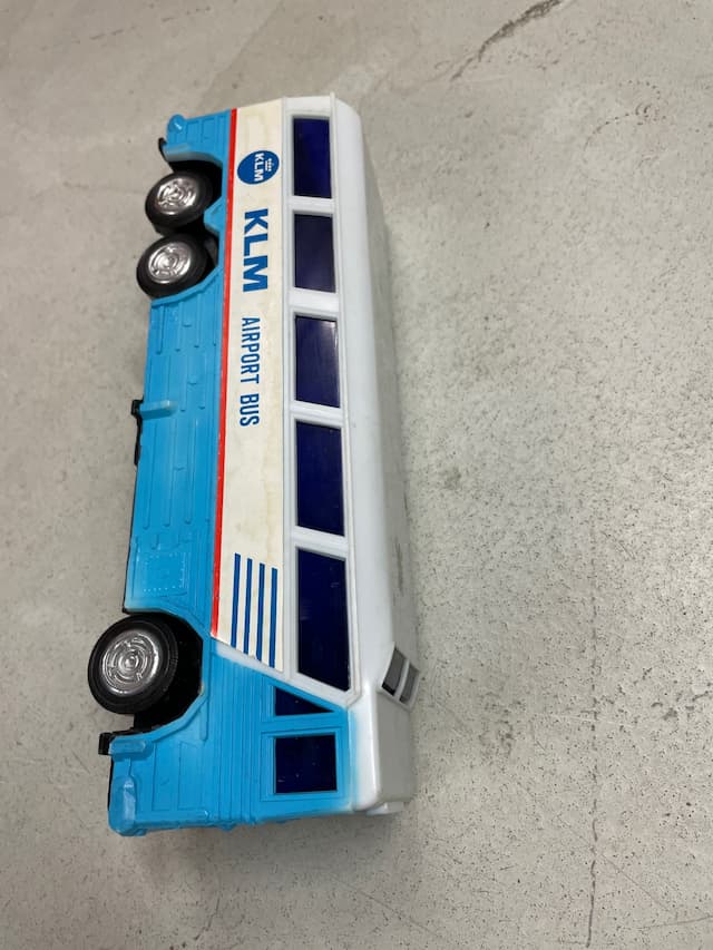 Toy bus / Іграшковий автобус